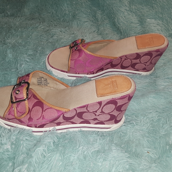 Pink Coach Wedges says size 11 fit more like 10 - Picture 2 of 4